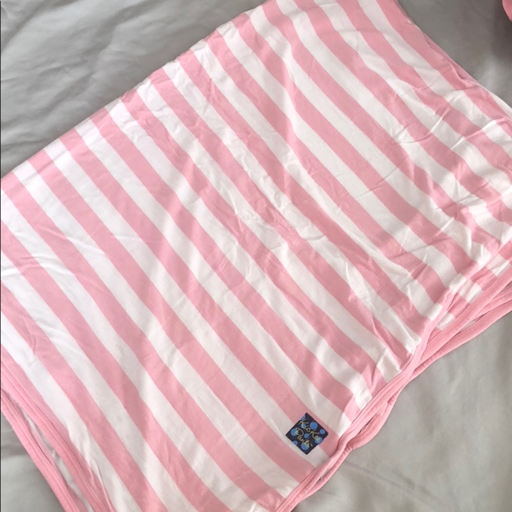 Kickee swaddle blanket